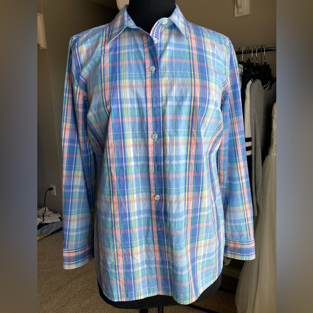 Talbots petite long sleeve button down in plaid, size medium